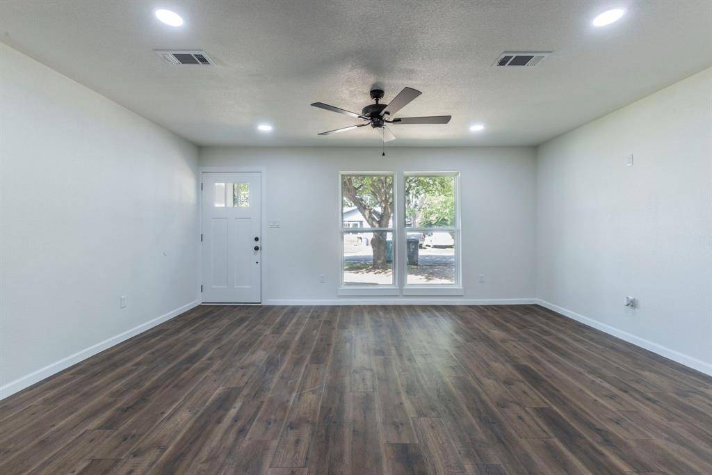Lacy Lakeview, TX 76705,112 S Lakeview Drive