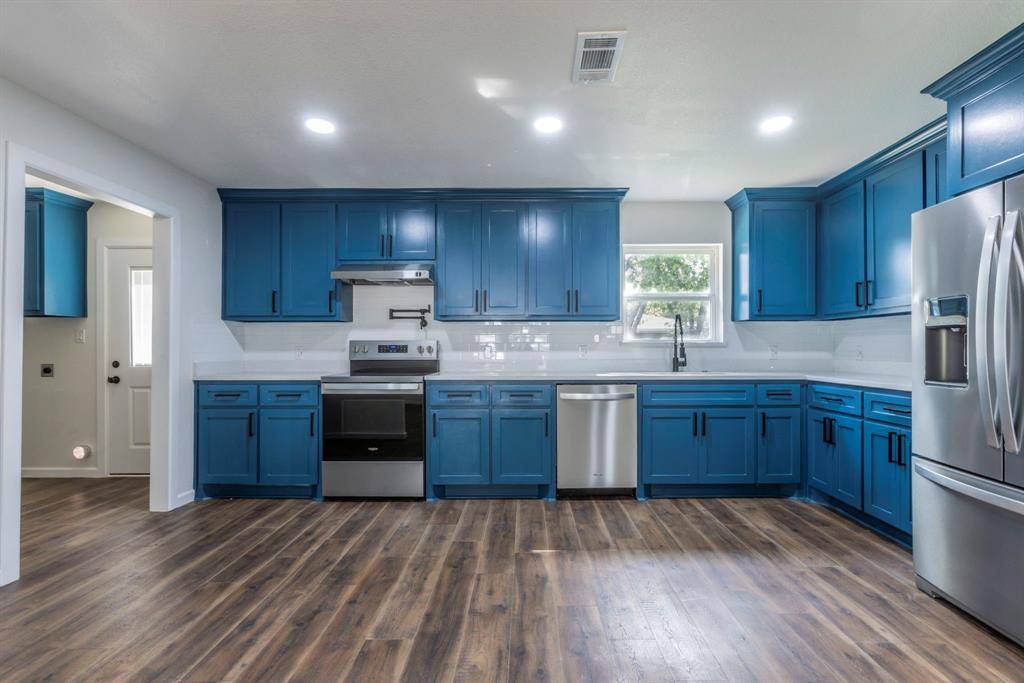 Lacy Lakeview, TX 76705,112 S Lakeview Drive
