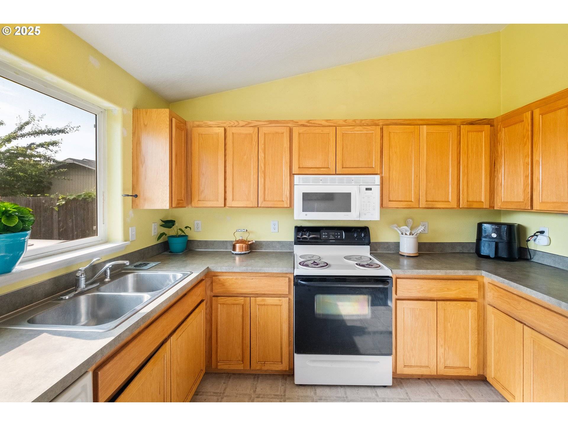Springfield, OR 97478,426 S 42ND PL