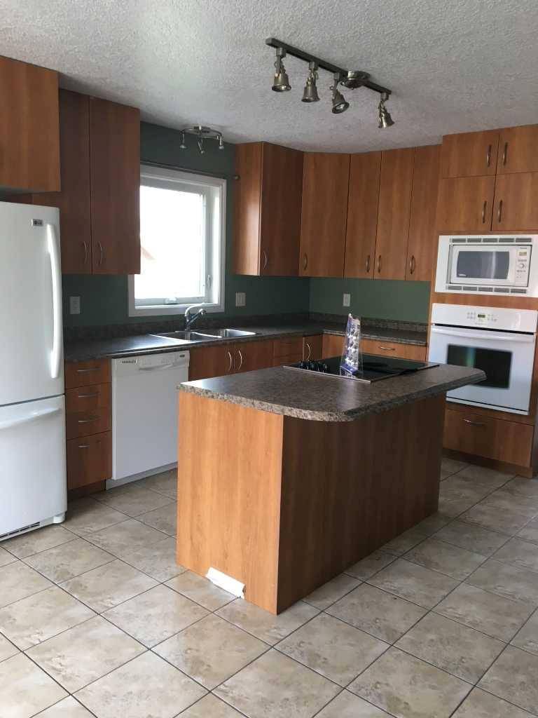 Peace River, AB T8S1N9,10417 9 ST