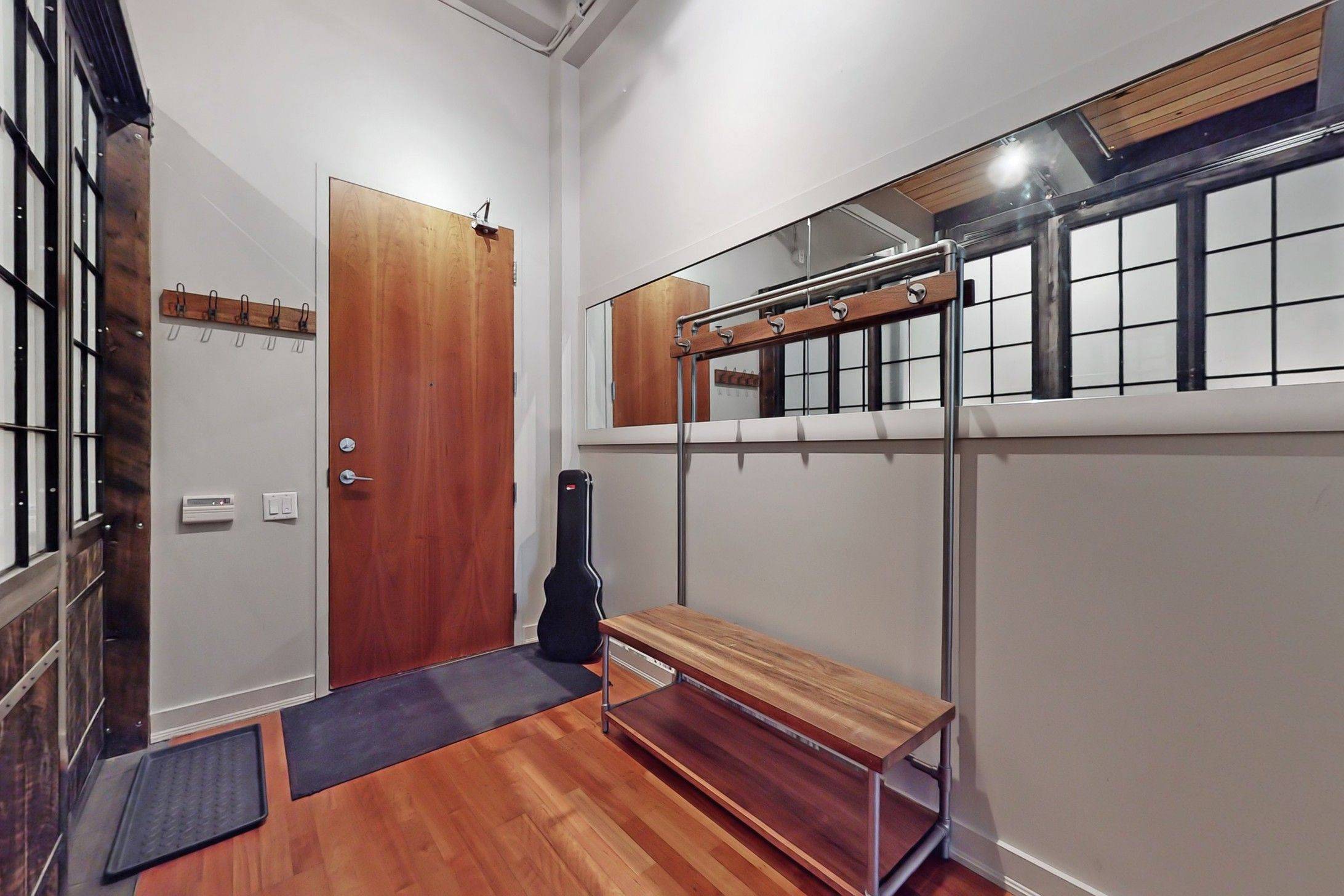 Toronto C01, ON M6K 1X1,43 Hanna AVE #125