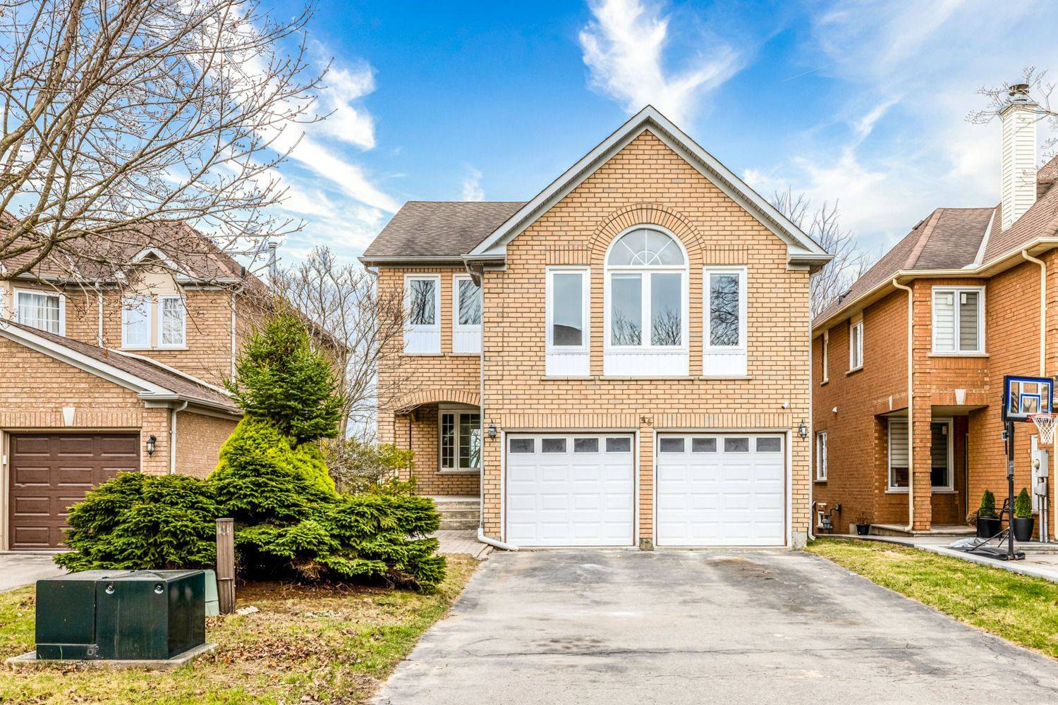 46 Foxtail RDG, Newmarket, ON L3X 1Z6