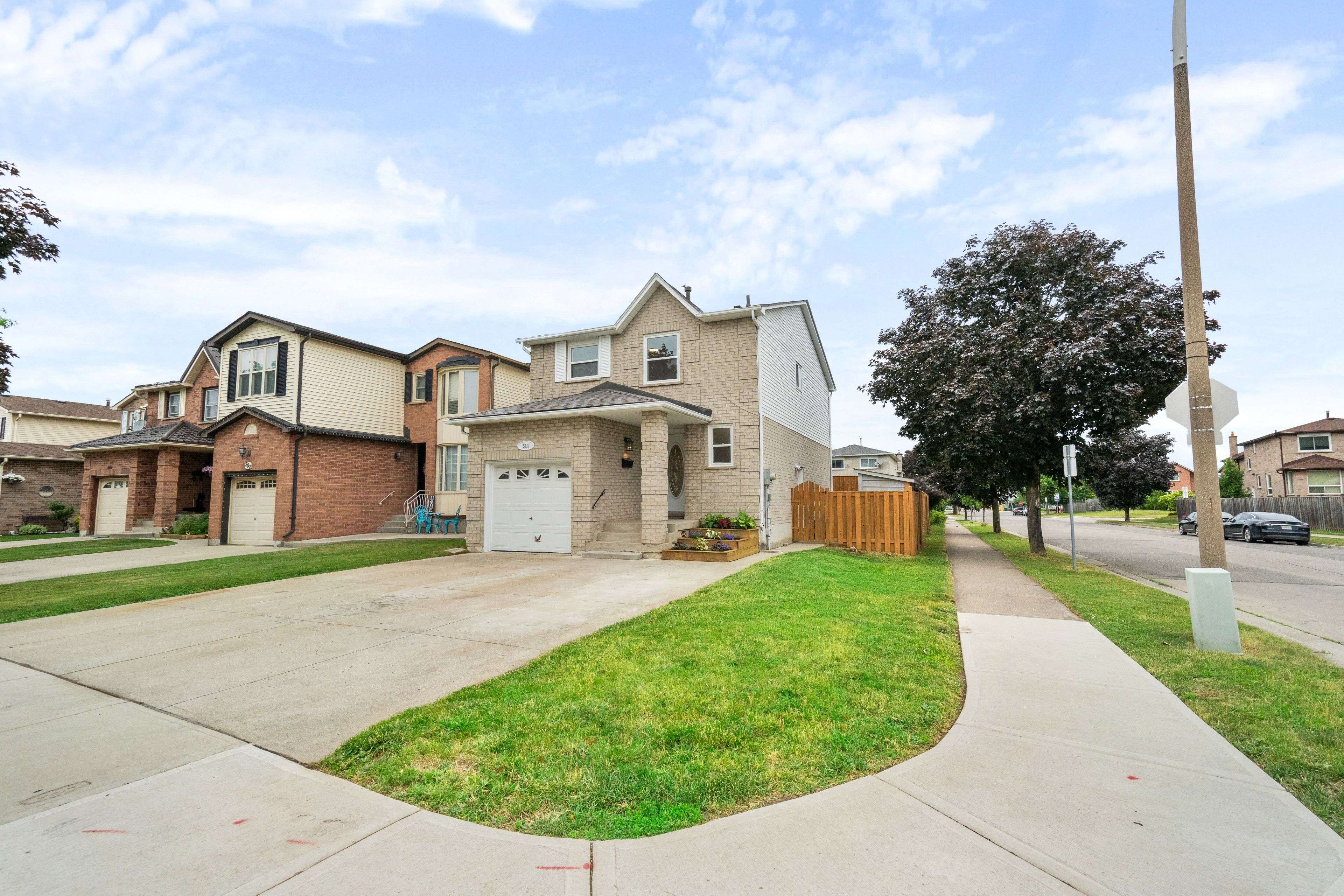 311 Macintosh DR, Hamilton, ON L8E 3Z6