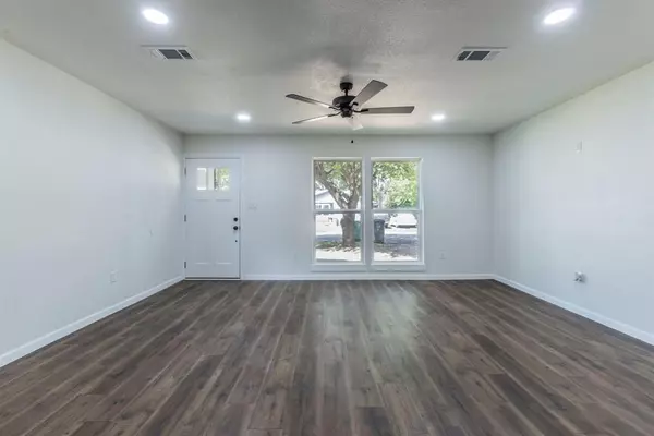 Lacy Lakeview, TX 76705,112 S Lakeview Drive