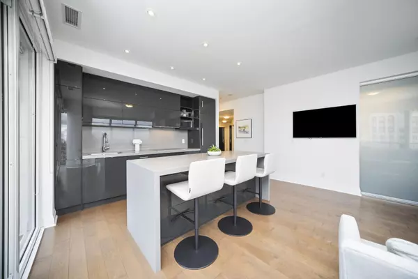 Toronto C01, ON M5S 0A6,65 St Mary ST #2407