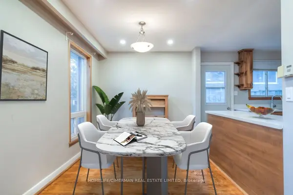 Aurora, ON L4G 2X7,21 Huron CT