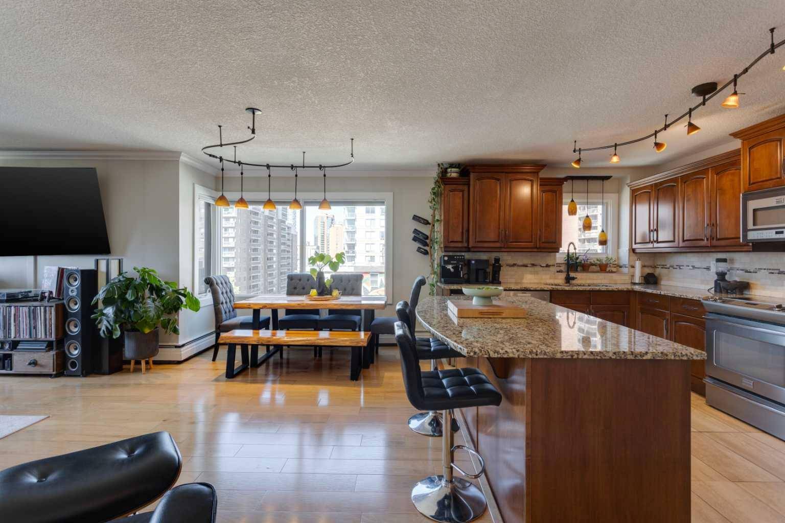 Calgary, AB T2R 0M6,540 14 AVE Southwest #710