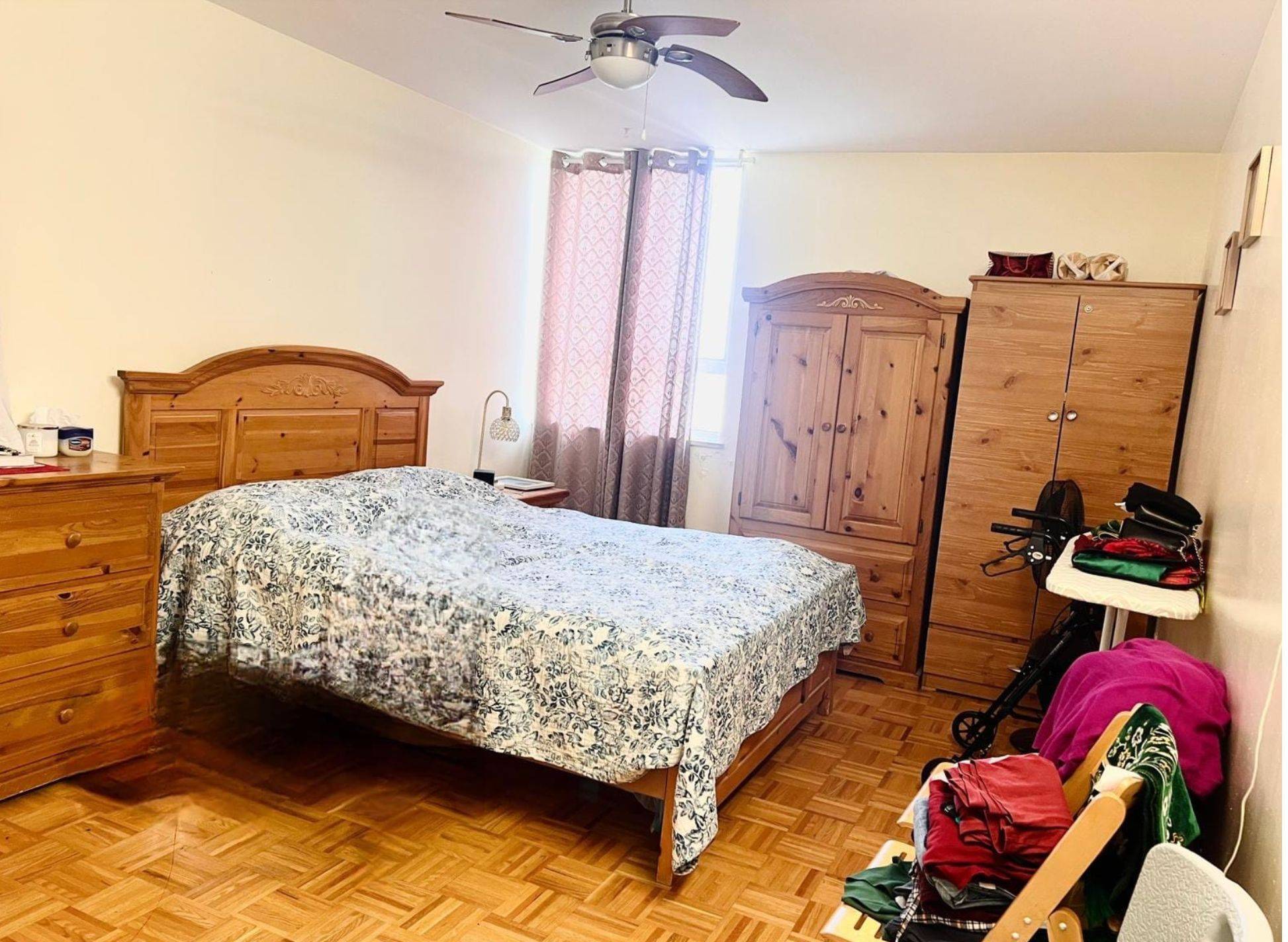 Toronto E03, ON M4C 5L6,5 Massey SQ #2418