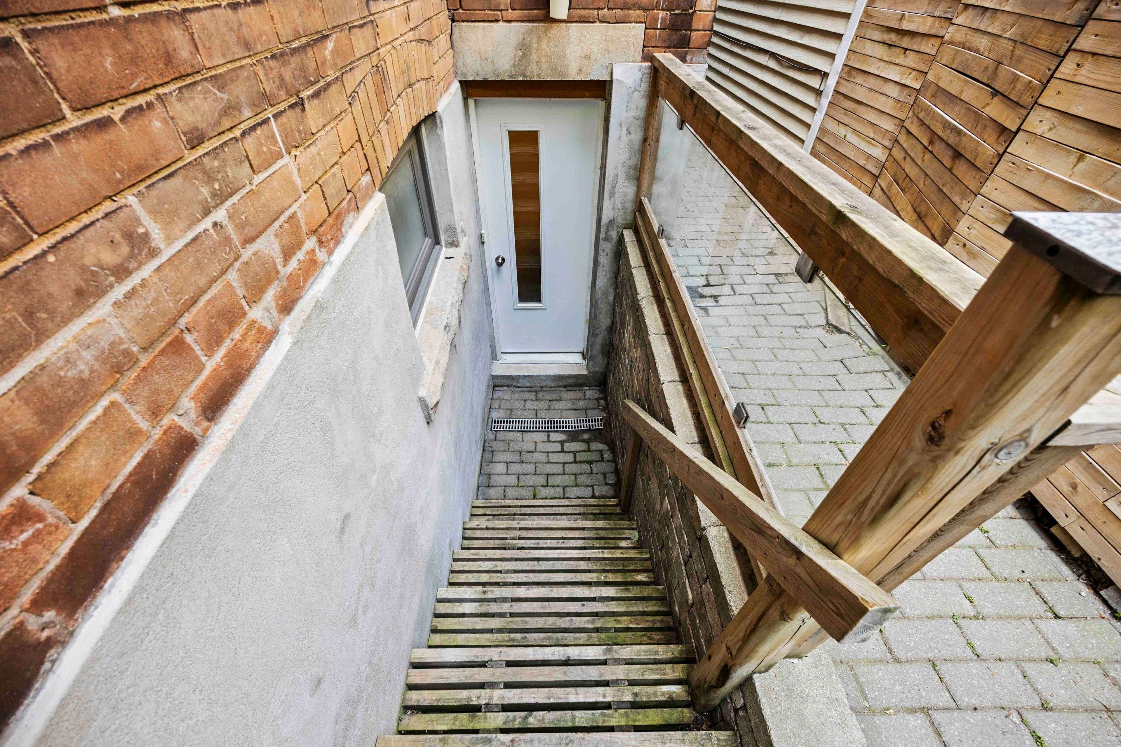 Toronto W01, ON M6R 1H5,33 Garden AVE #Basement