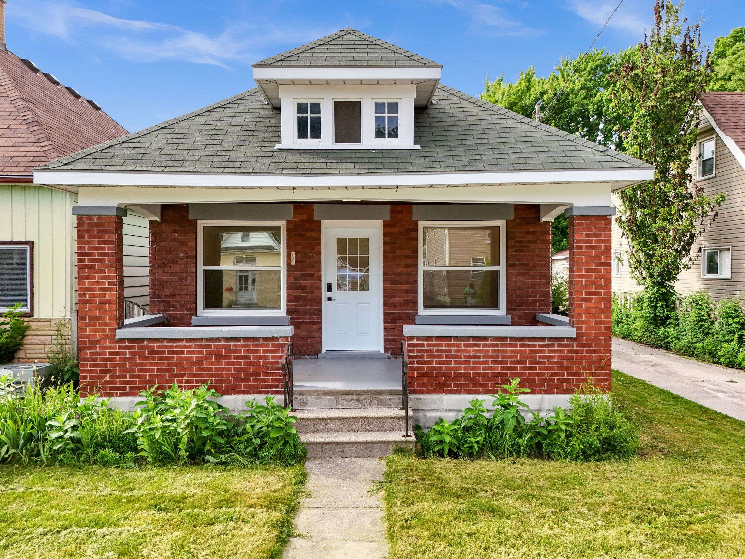 972 Dame ST, London East, ON N5Z 1M6