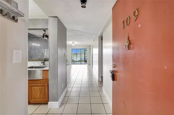 Miramar, FL 33025,3252 Foxcroft Rd #109