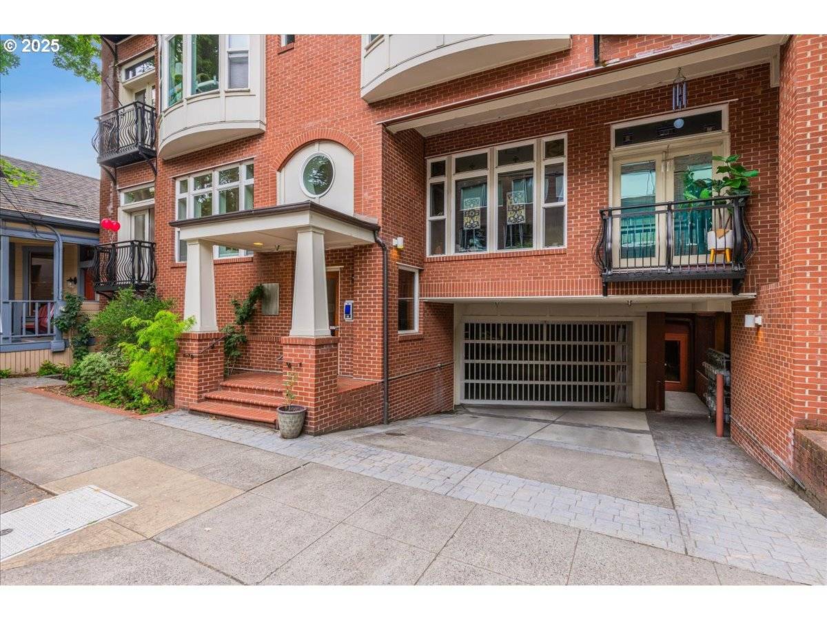 Portland, OR 97210,2537 NW THURMAN ST #104
