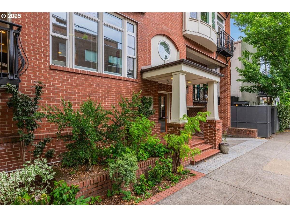 Portland, OR 97210,2537 NW THURMAN ST #104