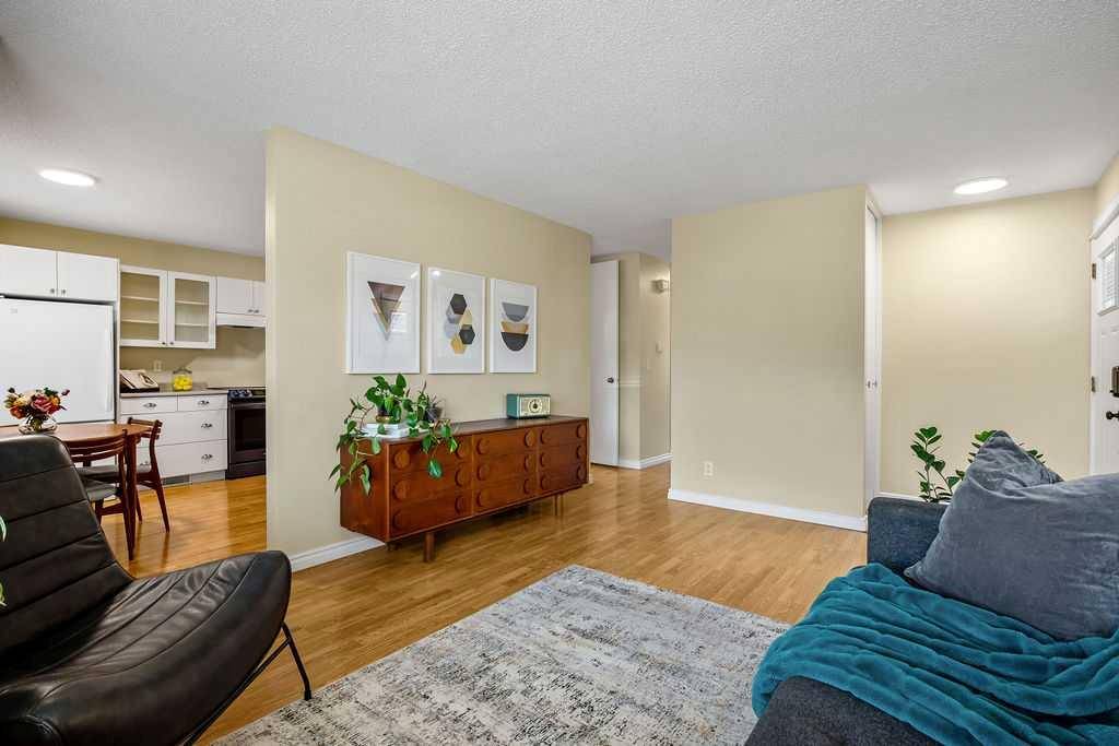 Calgary, AB T2Y1A8,111 Shawmeadows CRES SW