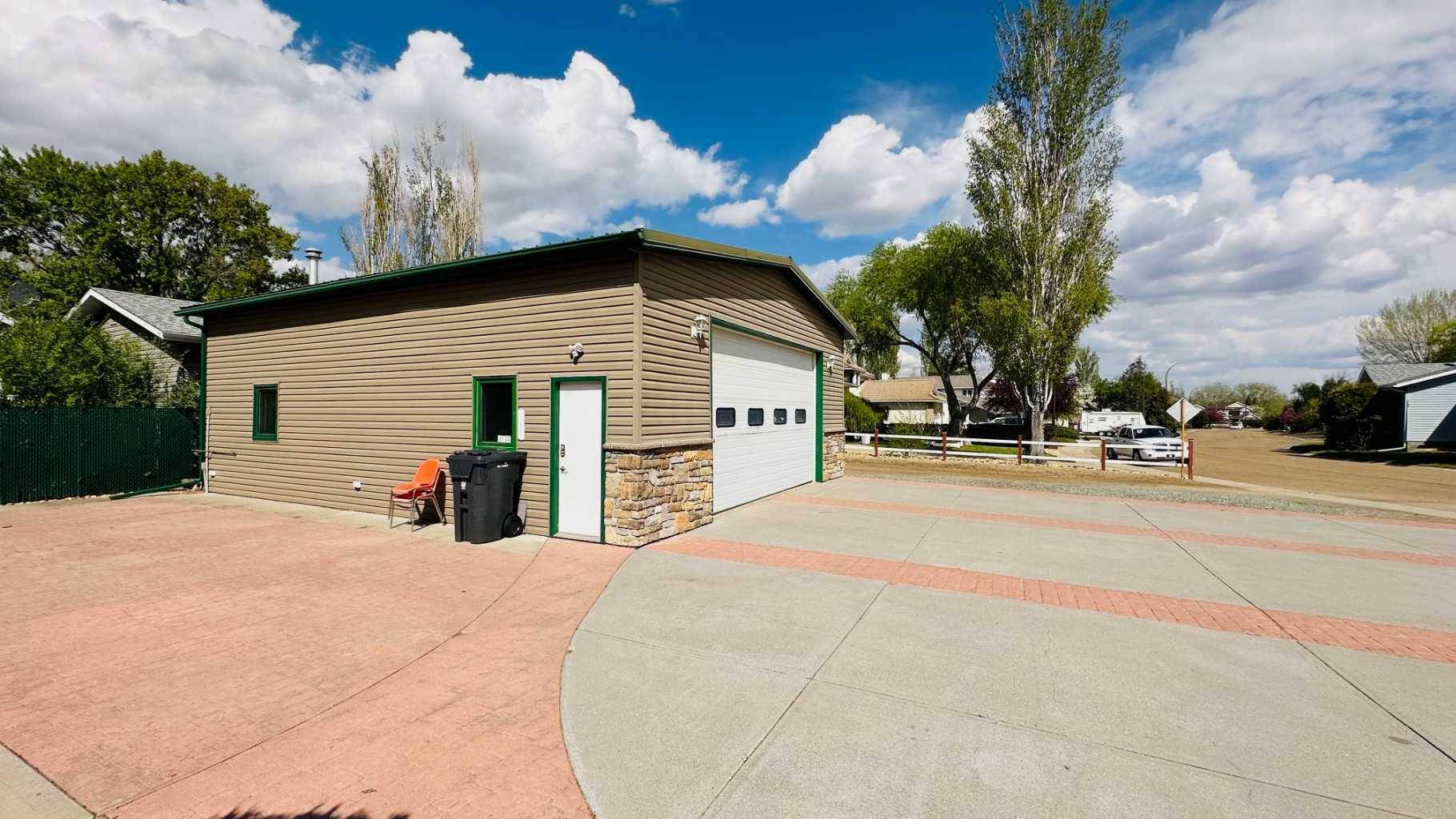 Drumheller, AB T0J 0Y2,98 12 Street West