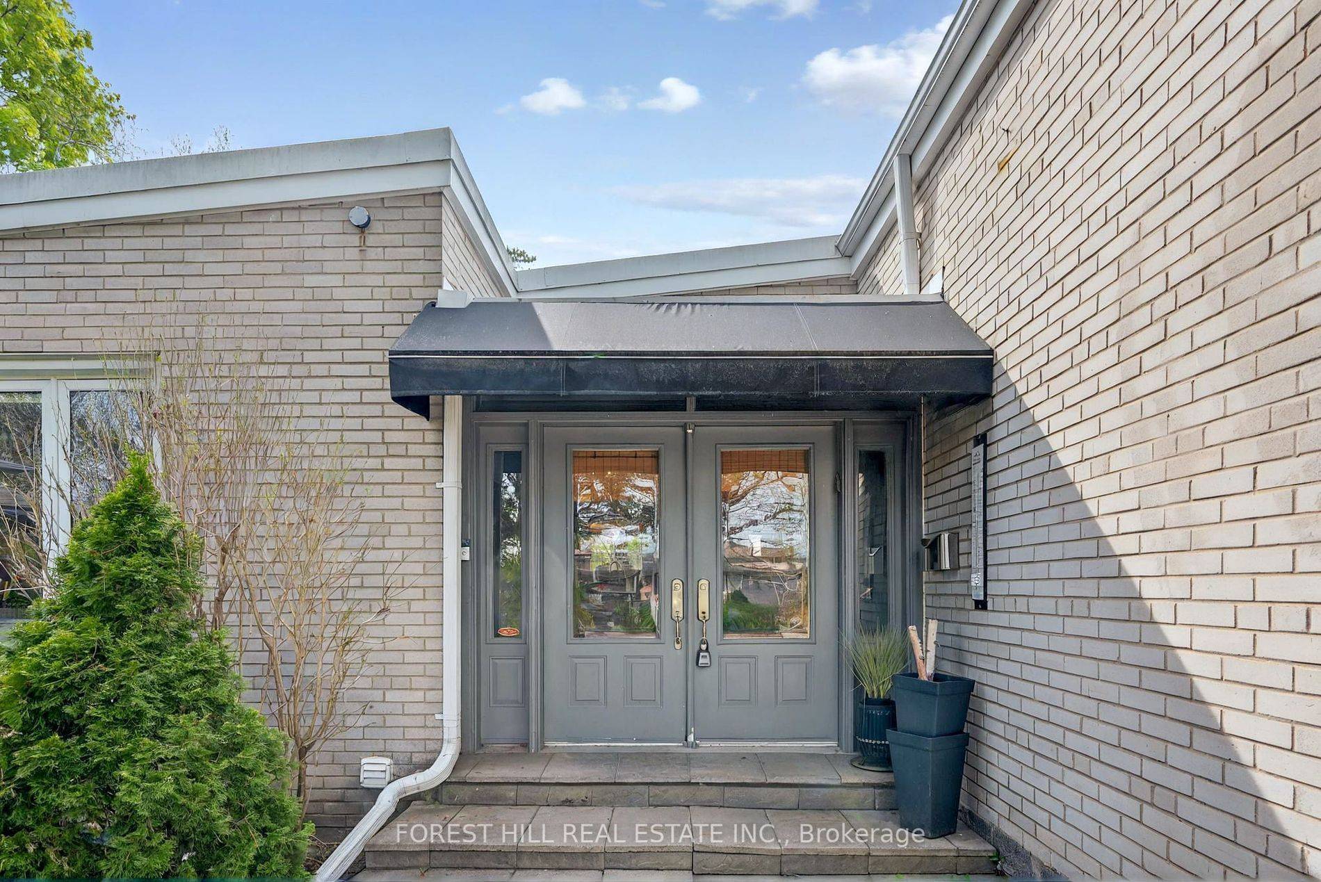 Toronto C06, ON M3H 4W1,49 Arlstan DR