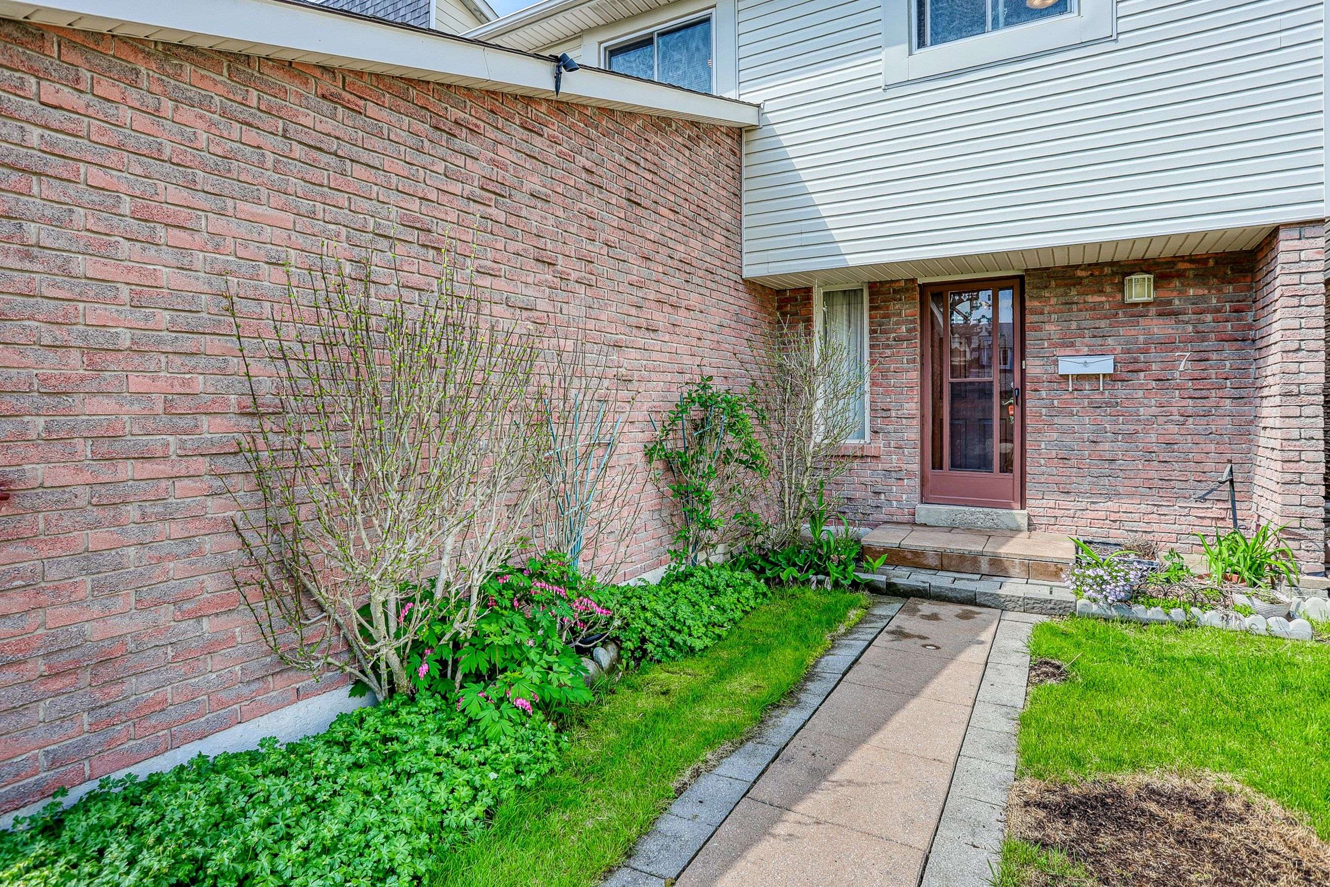 7 Kennaley CRES, Toronto E07, ON M1V 1L6