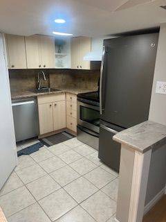 Mississauga, ON L5C 2G6,3548 Queenston DR
