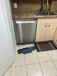 Mississauga, ON L5C 2G6,3548 Queenston DR