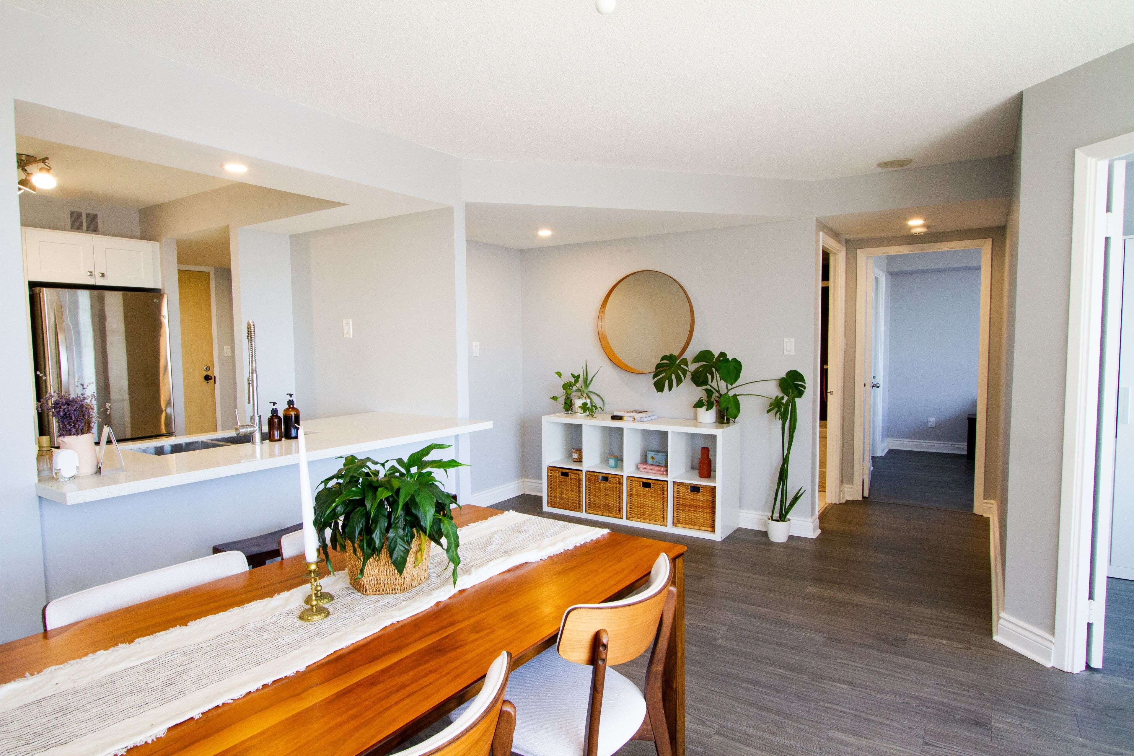 Mississauga, ON L5R 3P5,50 Eglinton AVE W #905