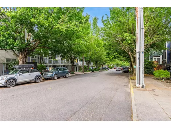 Portland, OR 97210,2537 NW THURMAN ST #104