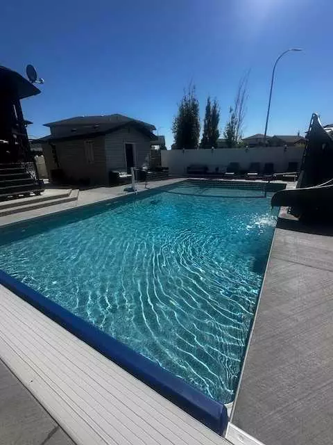 Medicine Hat, AB T1B 0N3,336 Somerside CRES SE