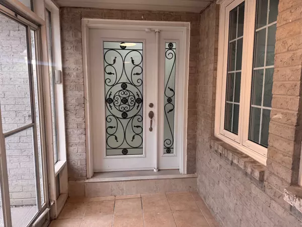Mississauga, ON L5R 1W4,437 Silverthorne CRES #Main & Second Floor
