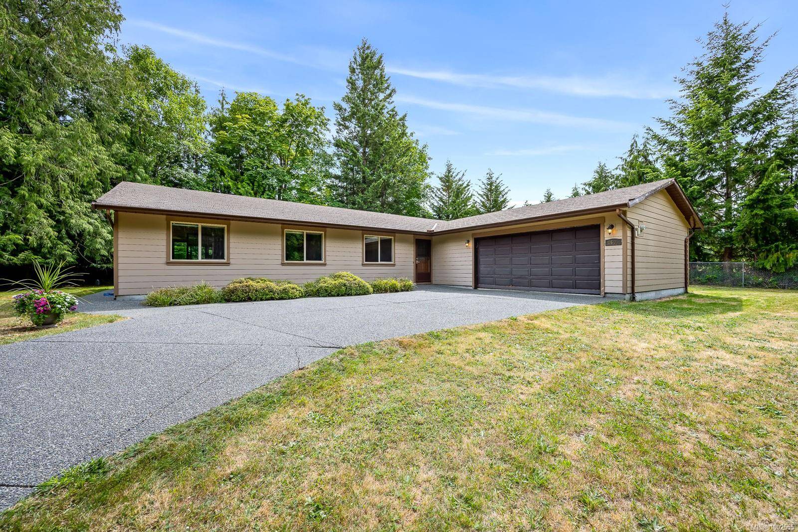1605 Brighton Rd, Comox, BC V9M 3L7