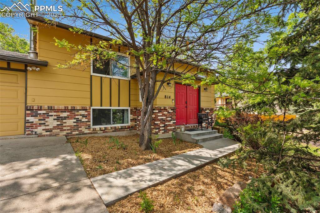 814 Paradise LN, Colorado Springs, CO 80904