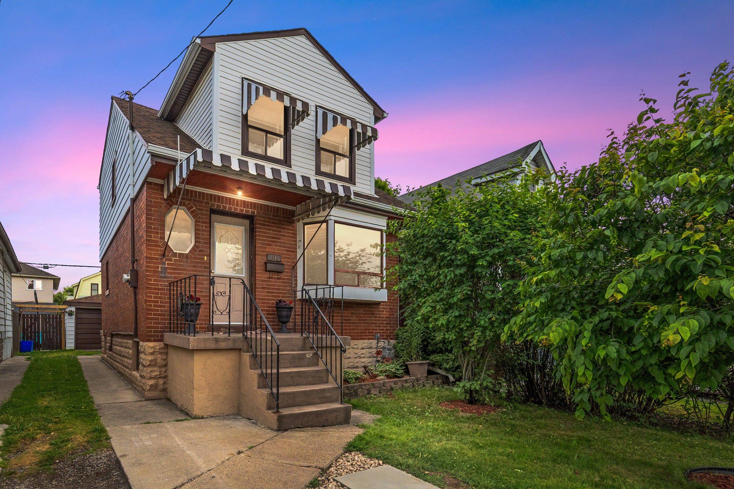Hamilton, ON L8H 5B5,294 Cope ST