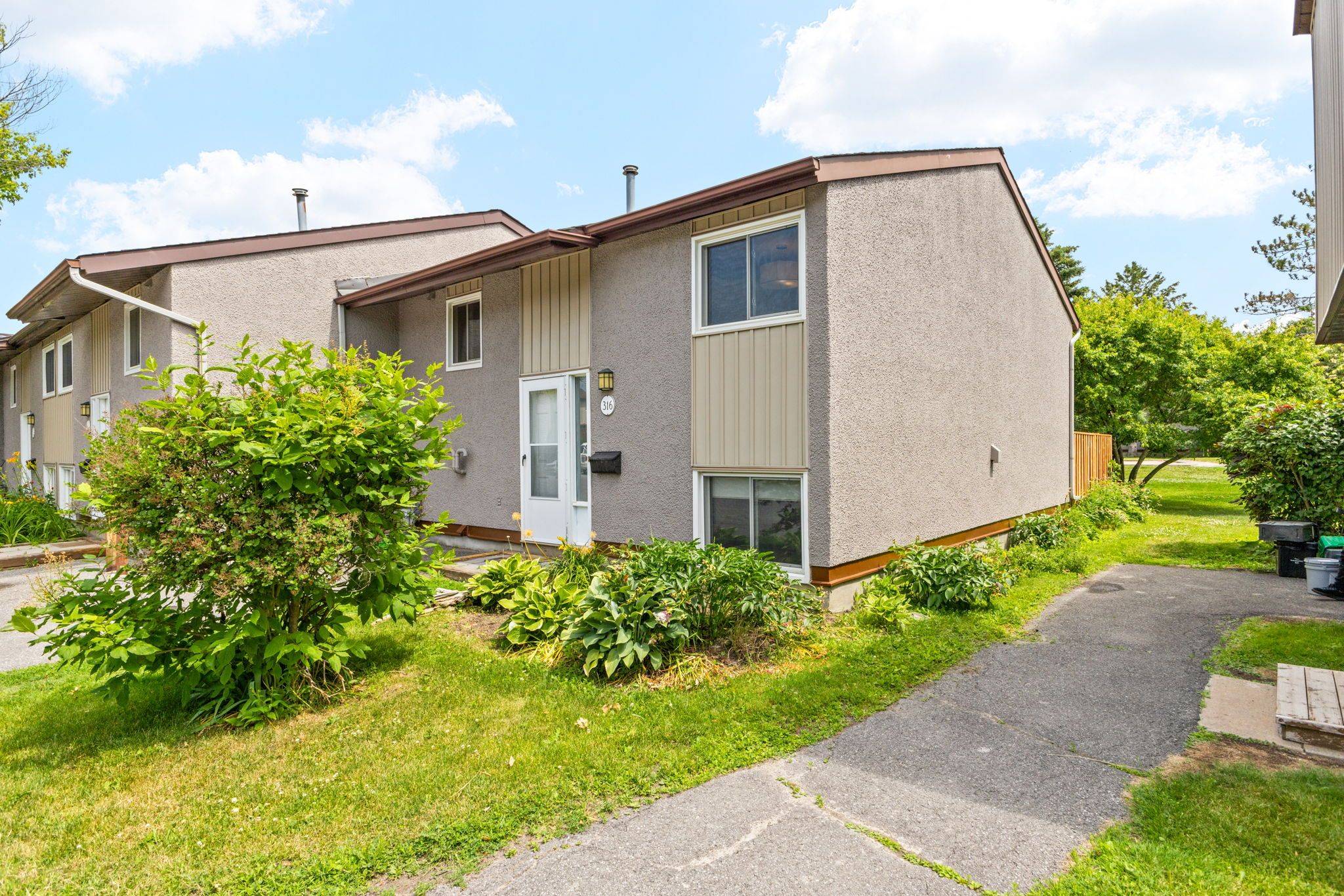 Tanglewood - Grenfell Glen - Pineglen, ON K2G 3W9,316 Woodfield DR