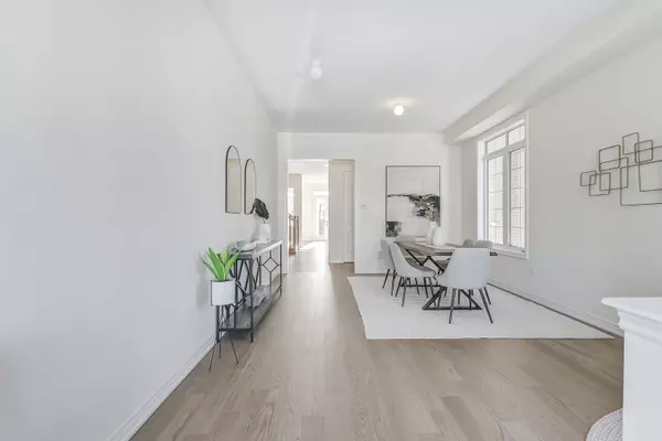 Whitchurch-stouffville, ON L4A 5C2,207 Fallharvest WAY