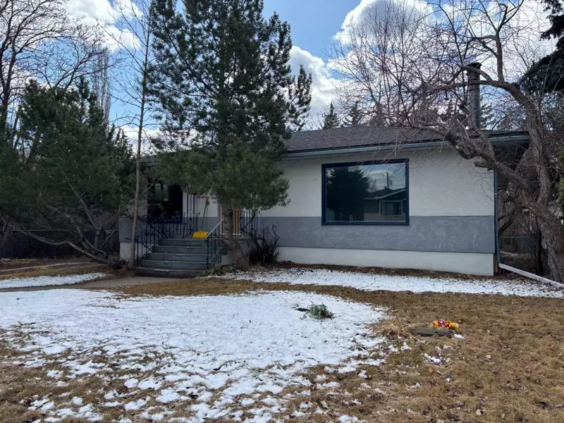 2111 Halifax CRES Northwest, Calgary, AB T2M 4C8