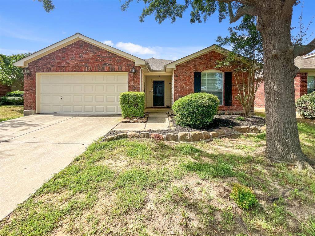 8828 King Ranch Drive, Cross Roads, TX 76227