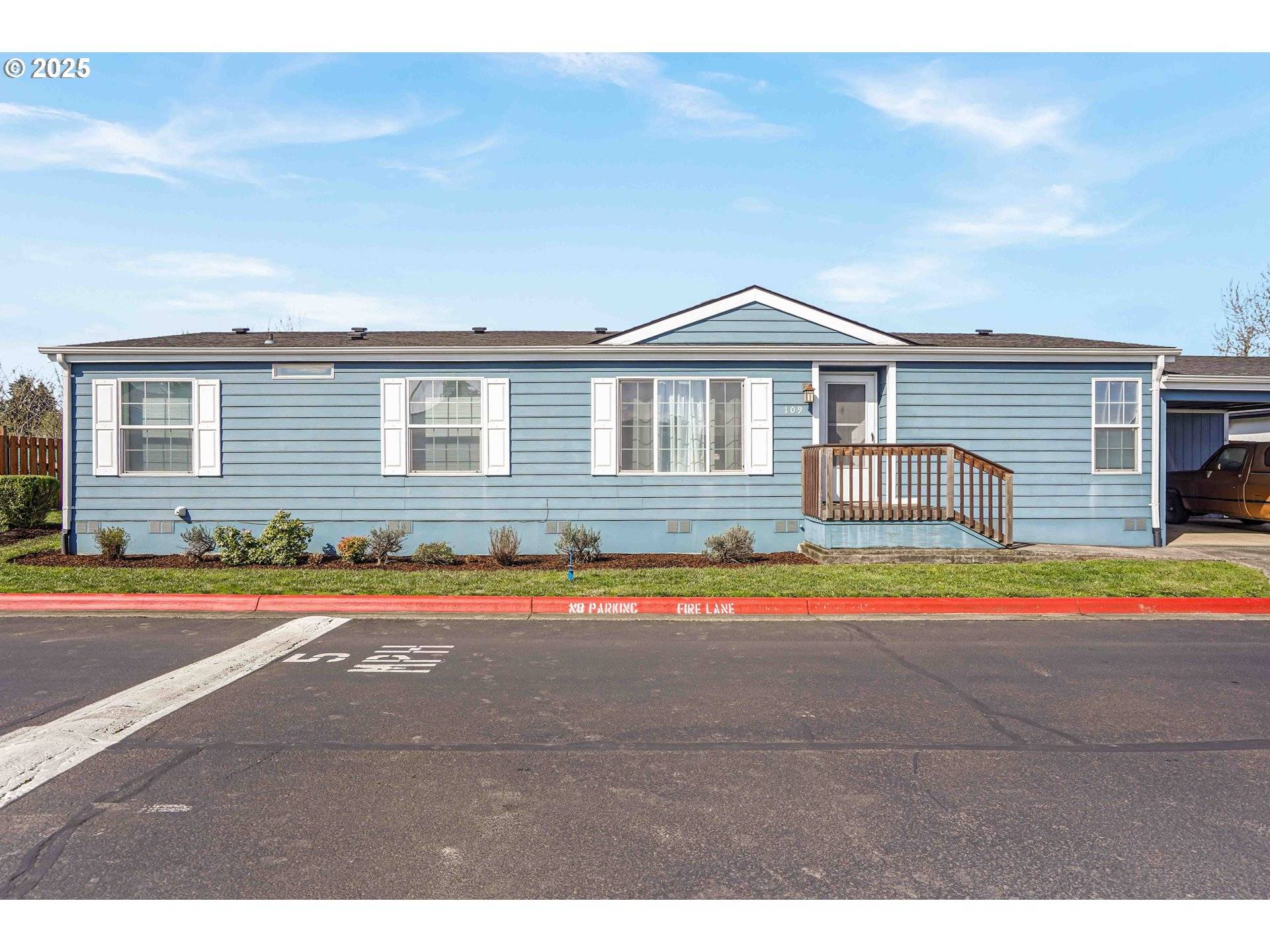 1015 OAK ST #109, Silverton, OR 97381