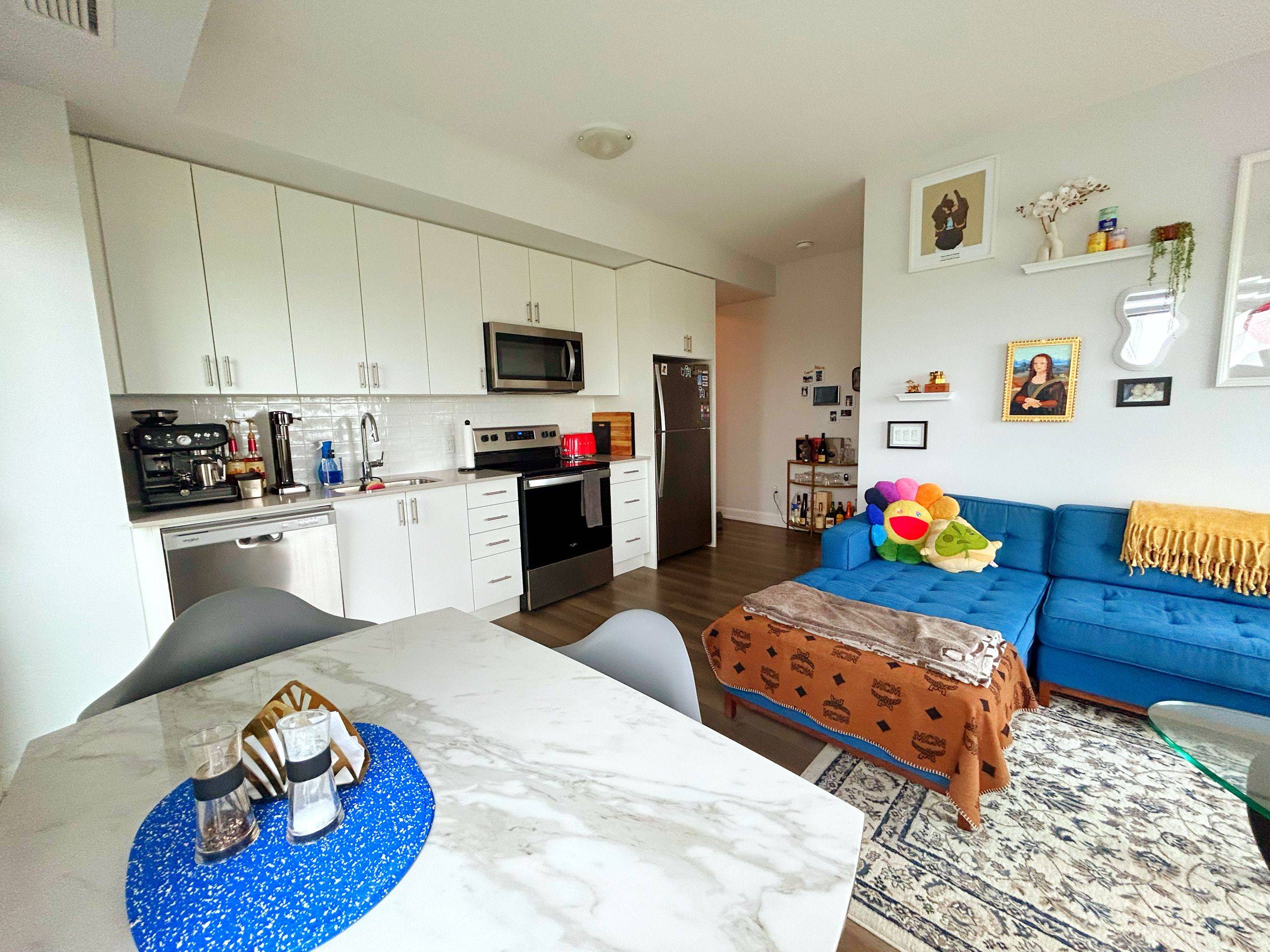 Oakville, ON L6H 7X9,3220 William Coltson AVE W #1010
