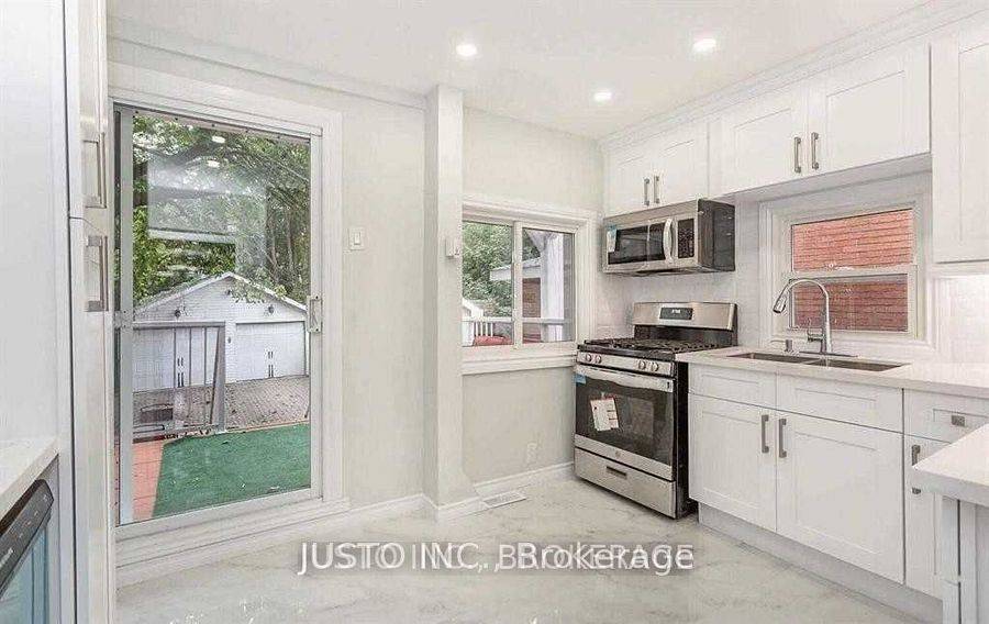 Toronto W02, ON M6N 1X5,23 Mccormack ST