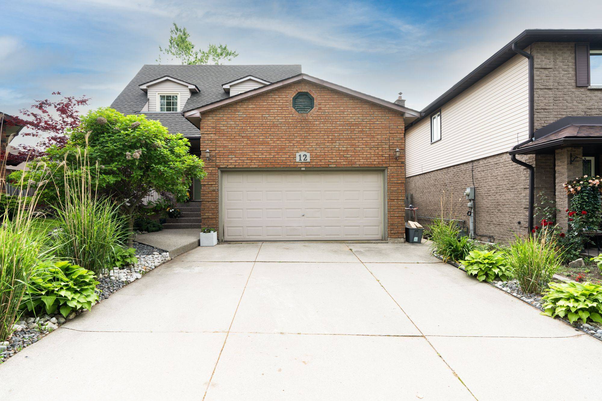 Hamilton, ON L8J 2E2,12 Sutton CT