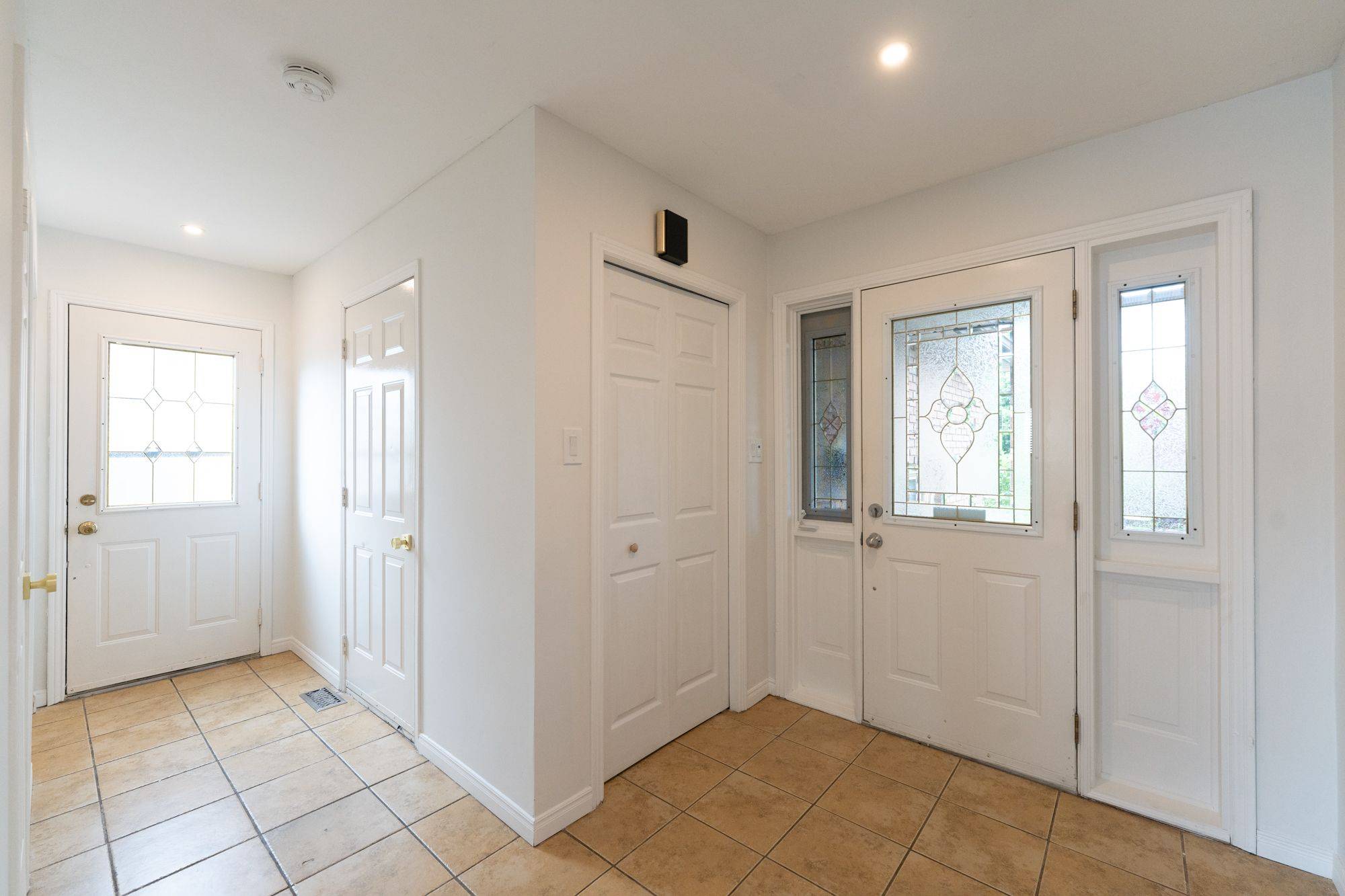 Hamilton, ON L8J 2E2,12 Sutton CT