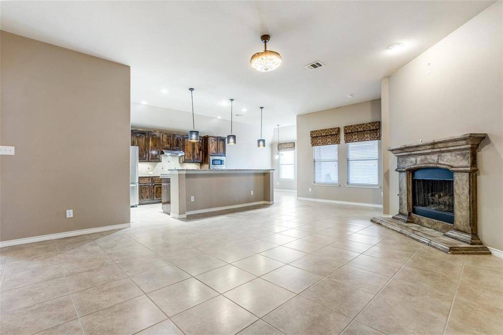 Mckinney, TX 75072,10433 flat creek Trail