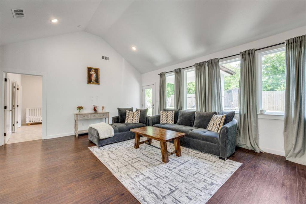 Leonard, TX 75452,311 W Thomas Street