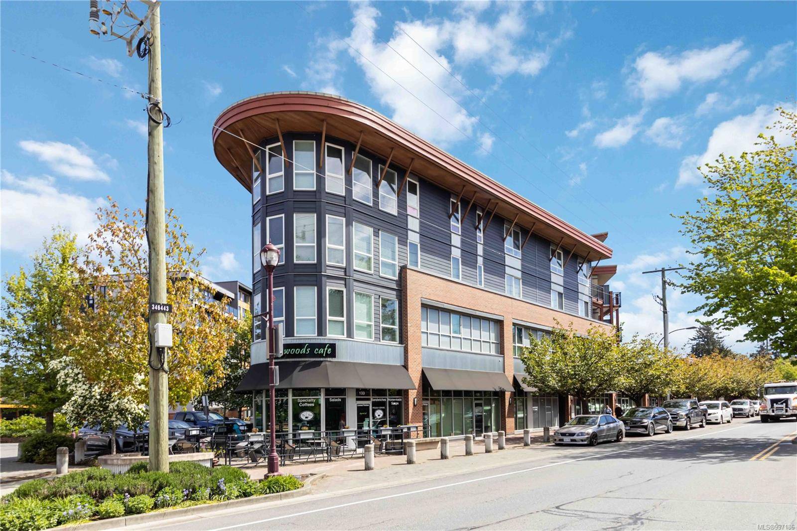 Langford, BC V9B 0N8,662 Goldstream Ave #211