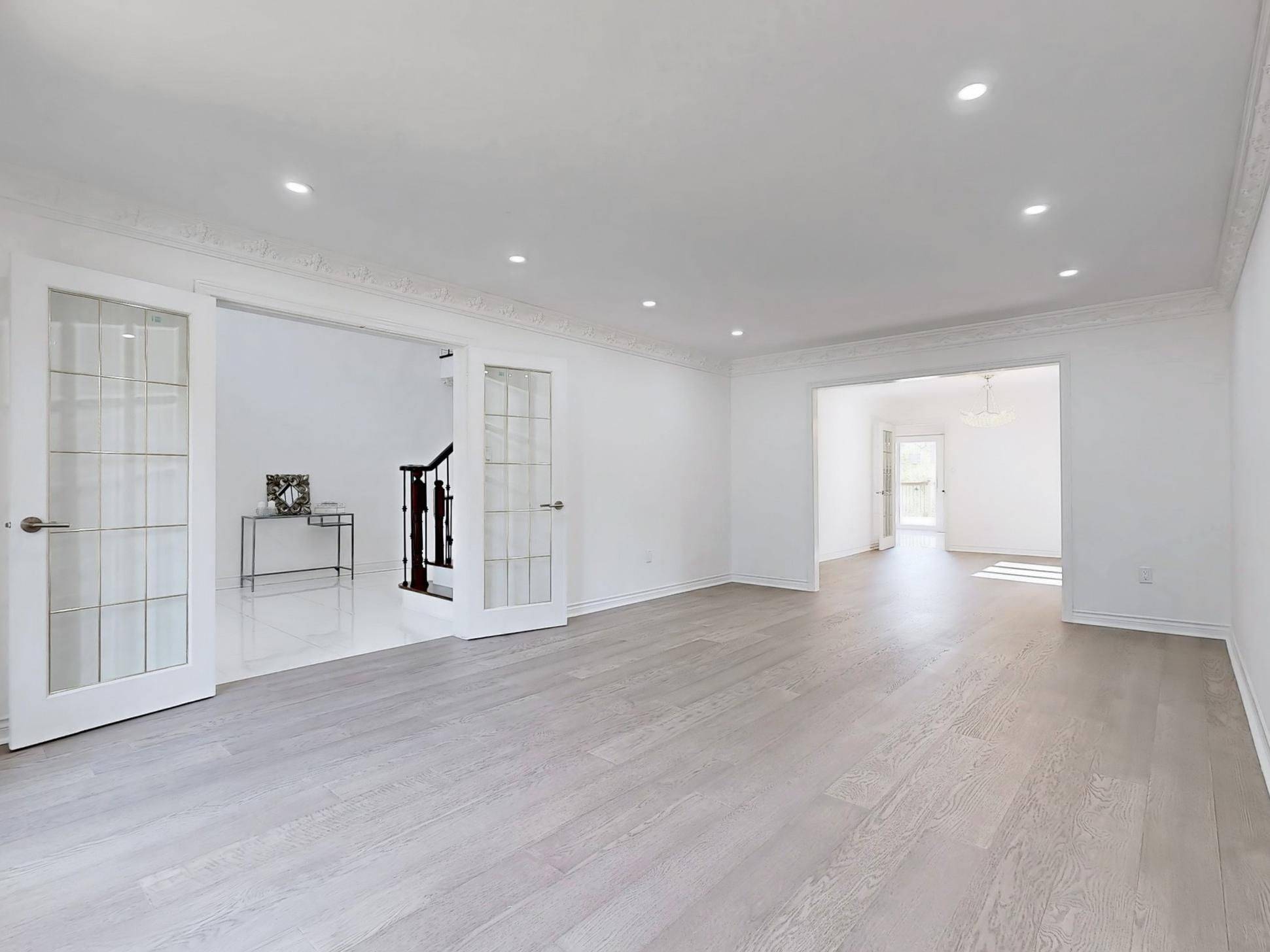 Richmond Hill, ON L4B 1Z2,22 A Waltham CRES