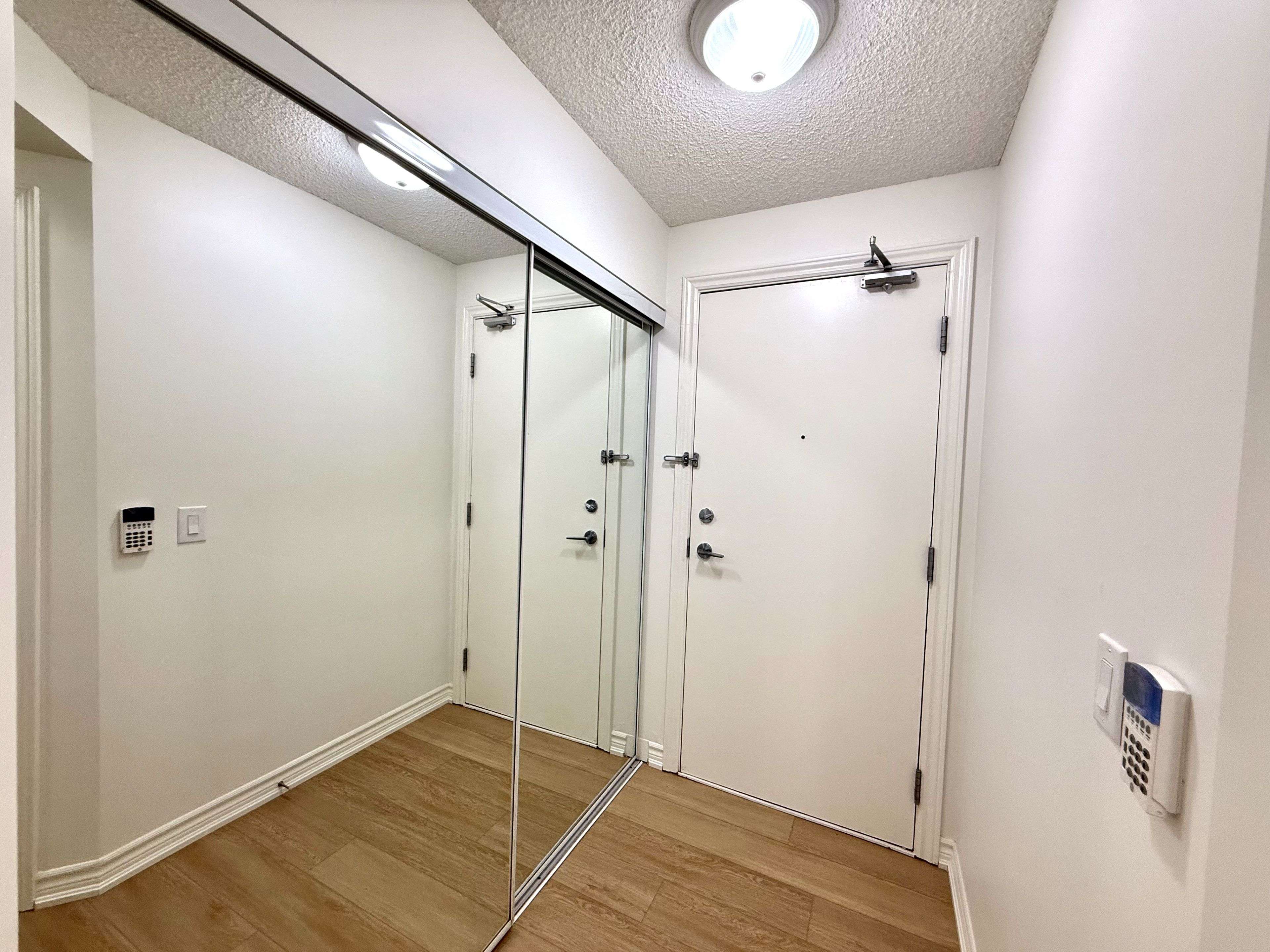 Oakville, ON L6H 0E3,2391 Central Park DR #809