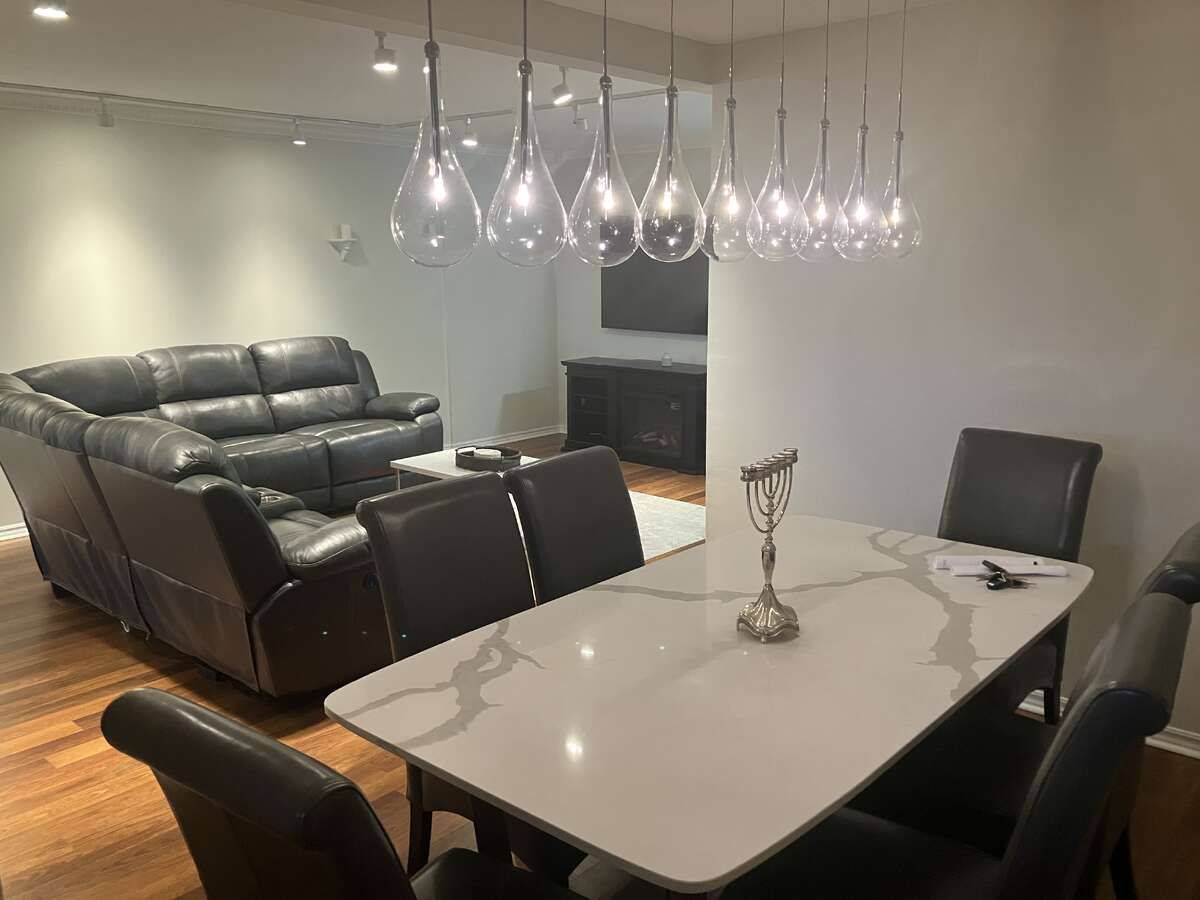 812 Burnhamthorpe RD #904, Toronto W08, ON M9C 4W1