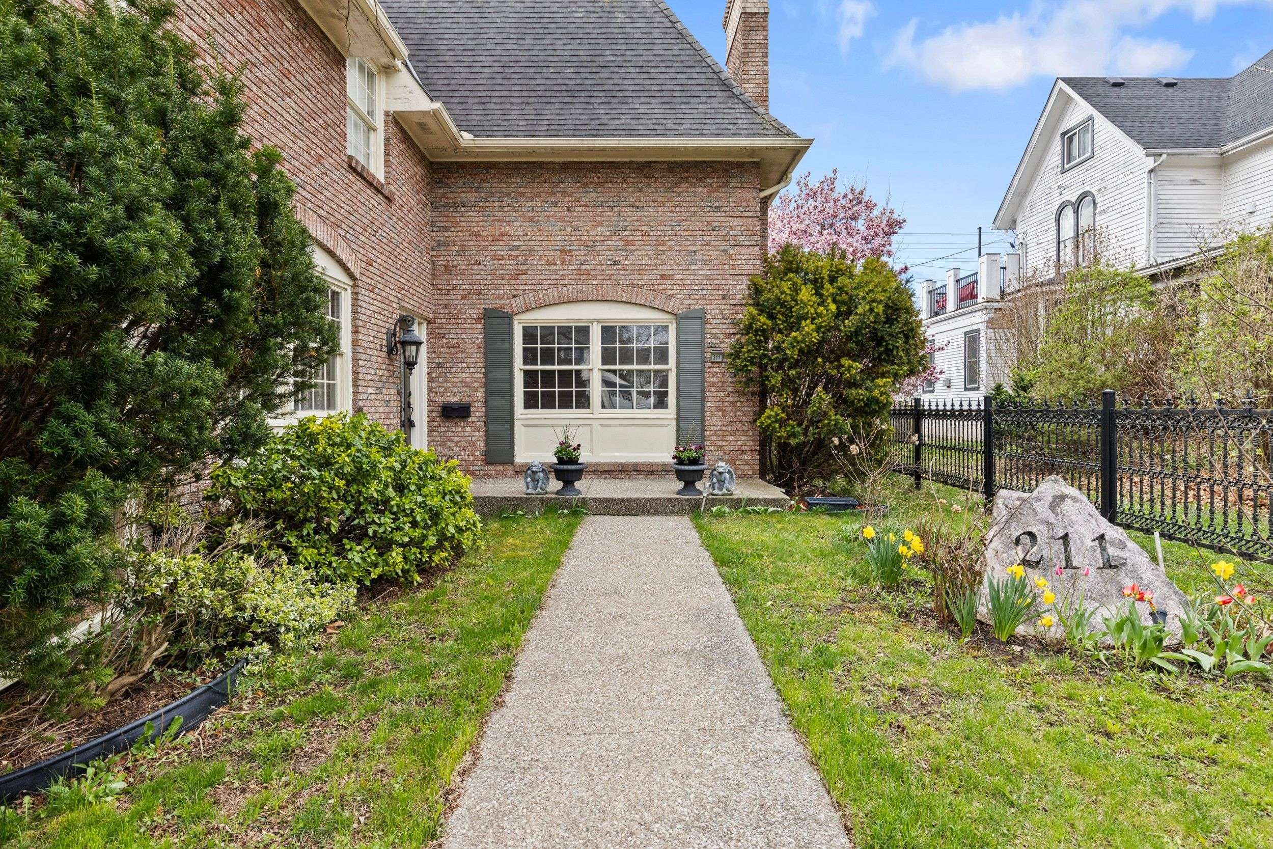 Welland, ON L3C 4T8,211 Merritt ST