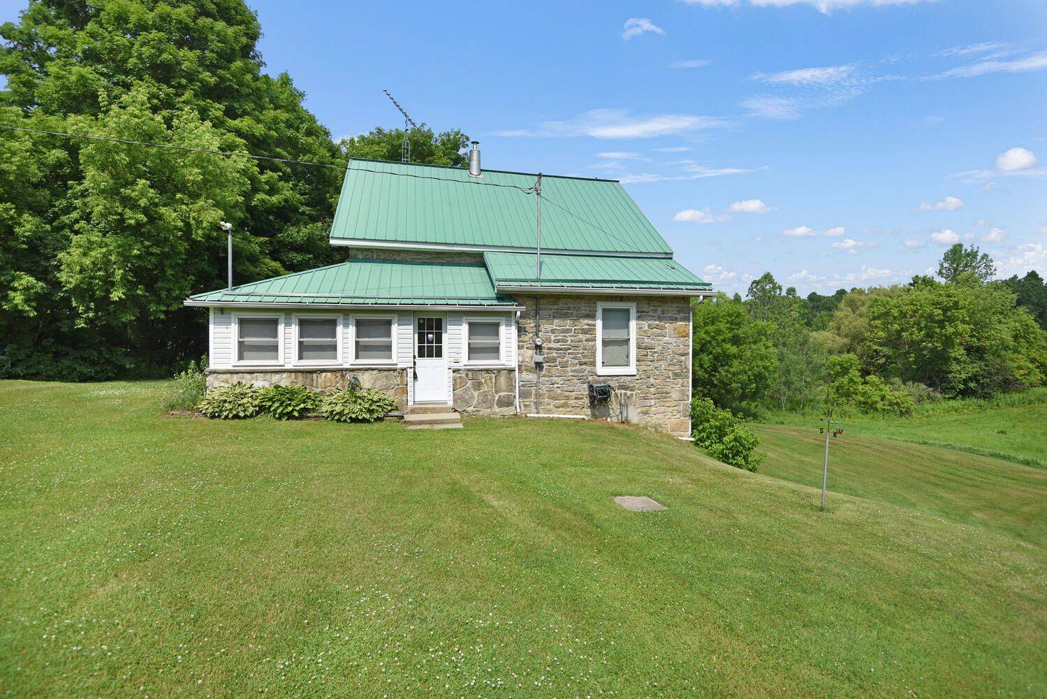 Elizabethtown-kitley, ON K6V 5T3,2171 Hallecks RD
