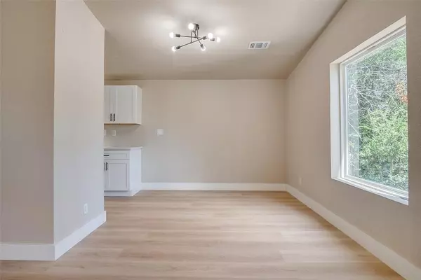 Granbury, TX 76048,2406 White Oak Trail