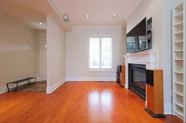 Toronto E01, ON M4K 1M2,28 Garnock AVE #Main