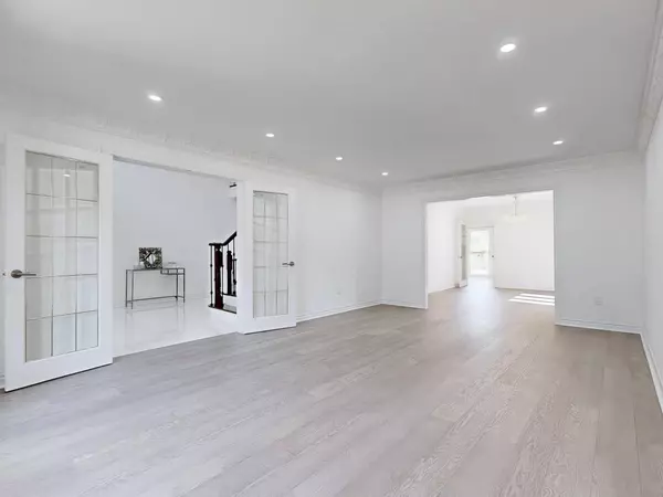Richmond Hill, ON L4B 1Z2,22 A Waltham CRES